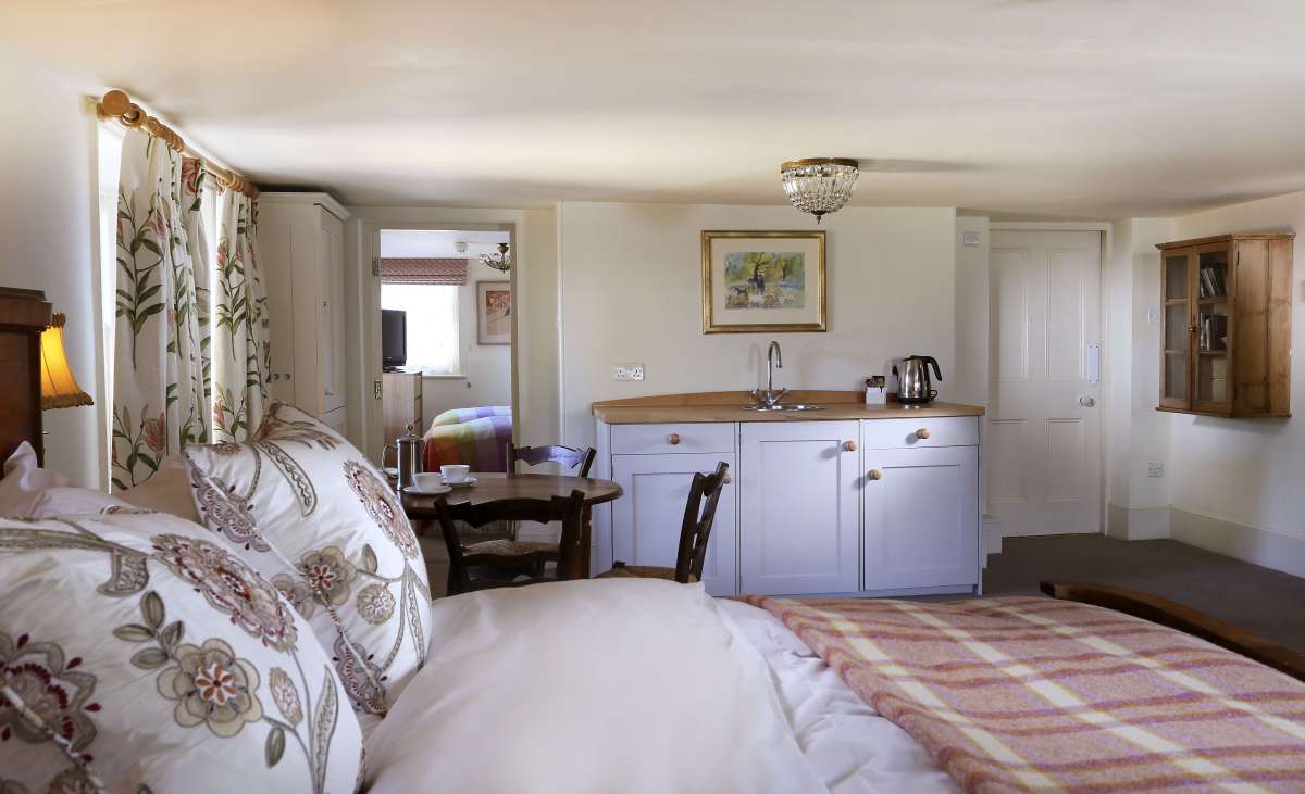 The Ickworth Lodge: bedroom